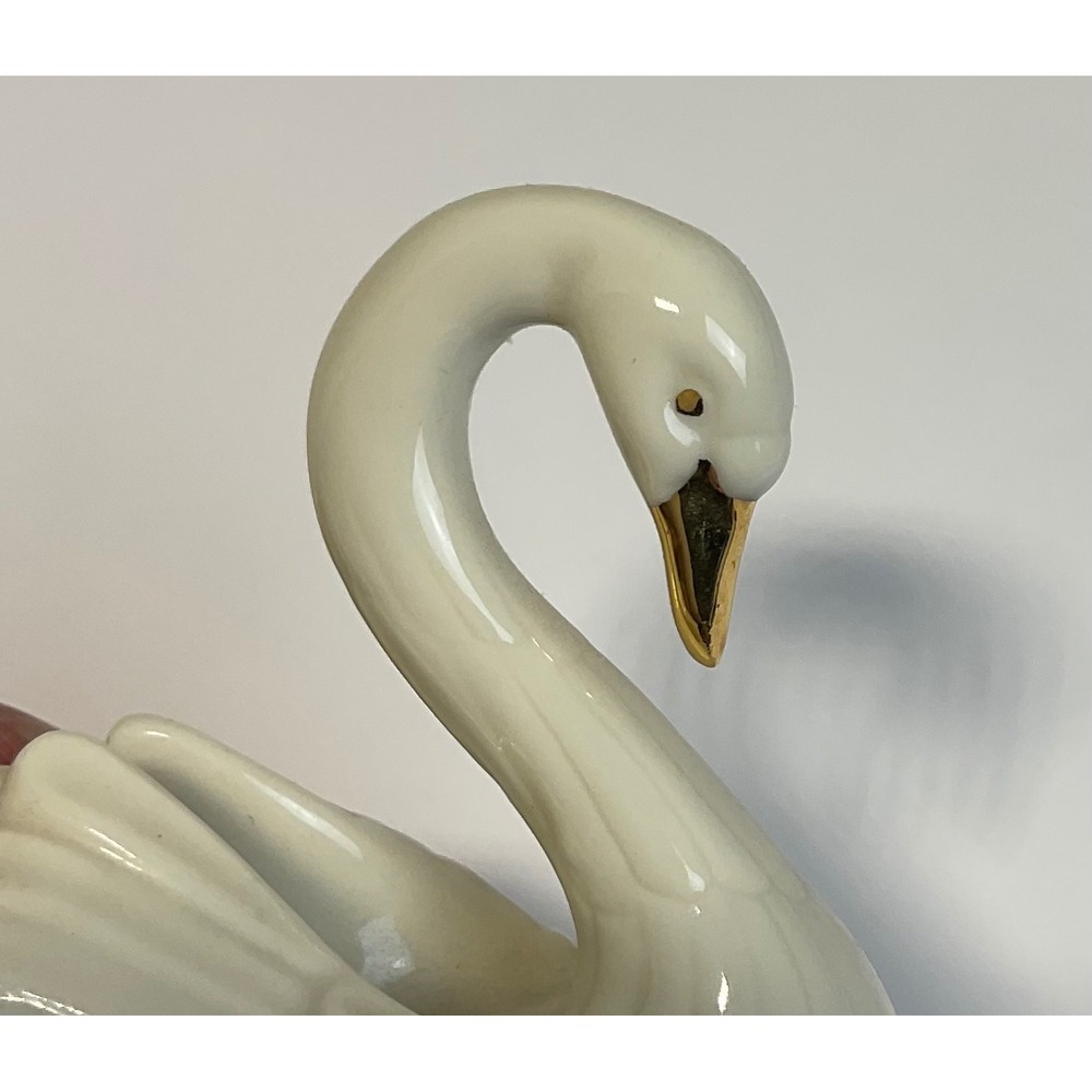 Lenox Fine Porcelain Swan Figurine Gold Trim Beak White wedding cake topper - Picture 7 of 8